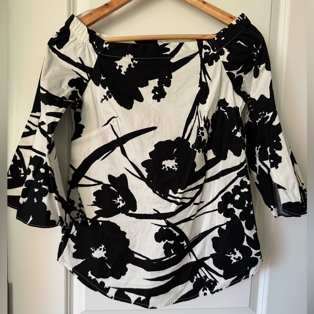 WHBM Black and off white 3/4 sleeve blouse. Cotton/spandex. Size XXS